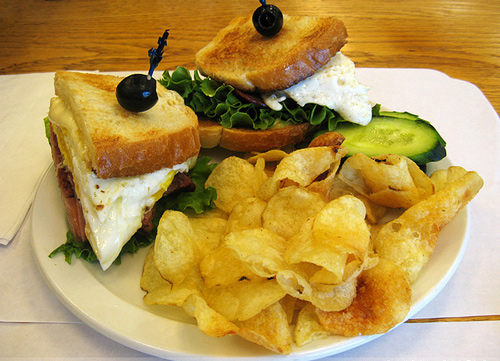 Breakfast Sandwich With Potato Chips