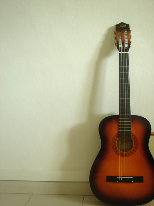 Simple Yet Meaningful Guitar Photography