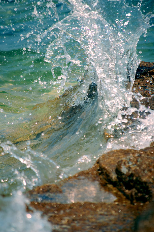 Splashing waves on the Rock