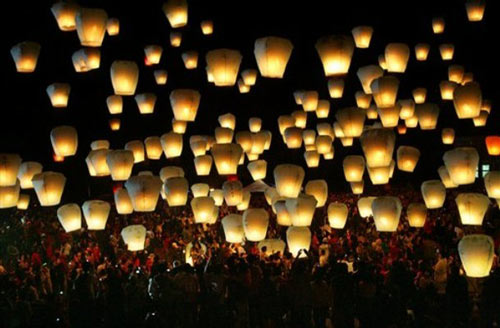 Heartwarming Sky Lantern Photo. 