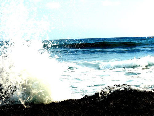 Entertaining waves photo. 