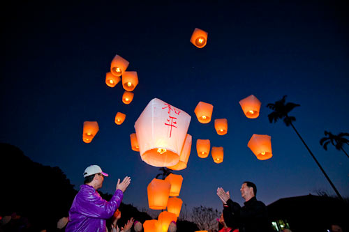 Simply Inspiring Set of Sky Lanterns. 