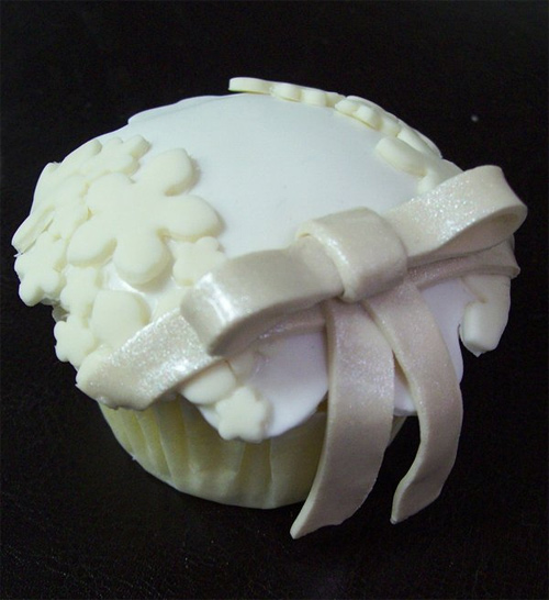 Wedding white cupcake design inspiration