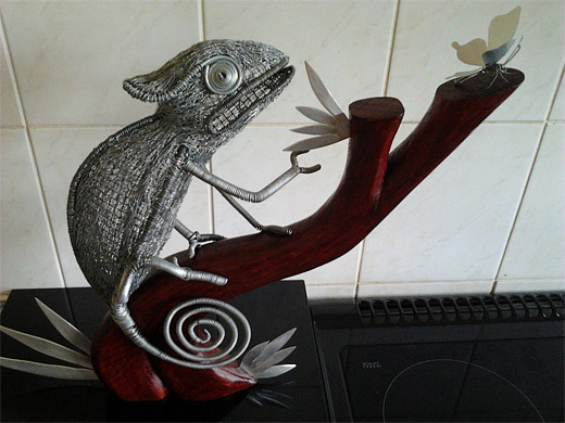 Chameleon wire sculpture
