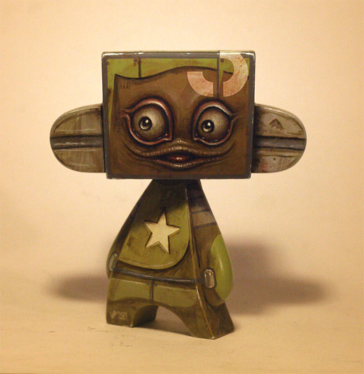 Robot brown madl mad vinyl toy