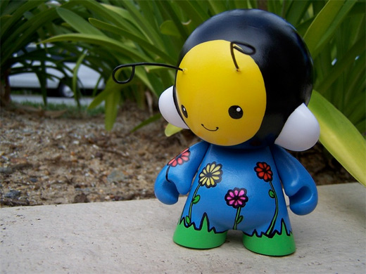 Cute bee flower ultimate vinyl toys design collection