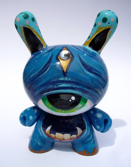 Blue big eyes dunny vinyl toys design