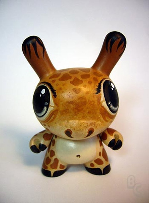 Giraffe dunny vinyl toys design