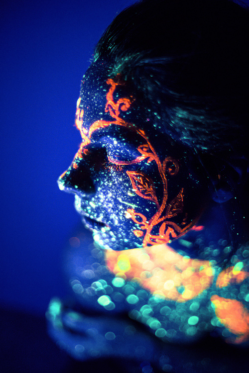 face paint black light