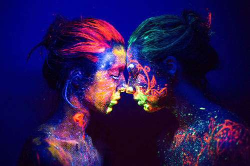 Daria Khoroshavina Black light photography