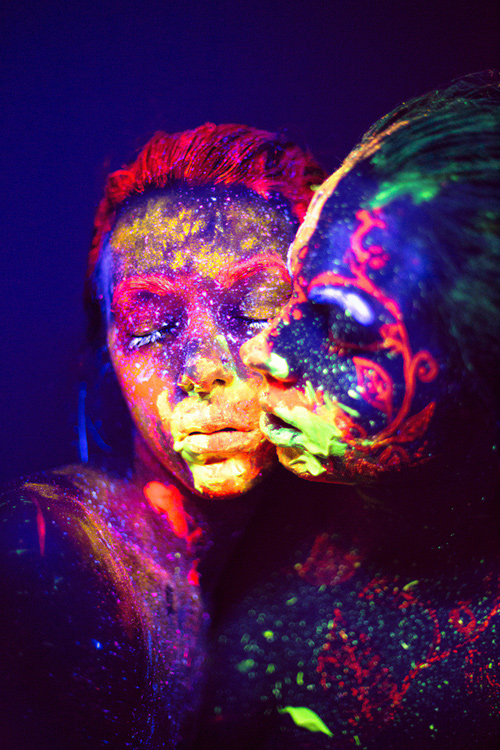 Daria Khoroshavina Black light photography