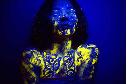 Daria Khoroshavina Black light photography