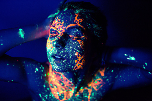 Daria Khoroshavina Black light photography