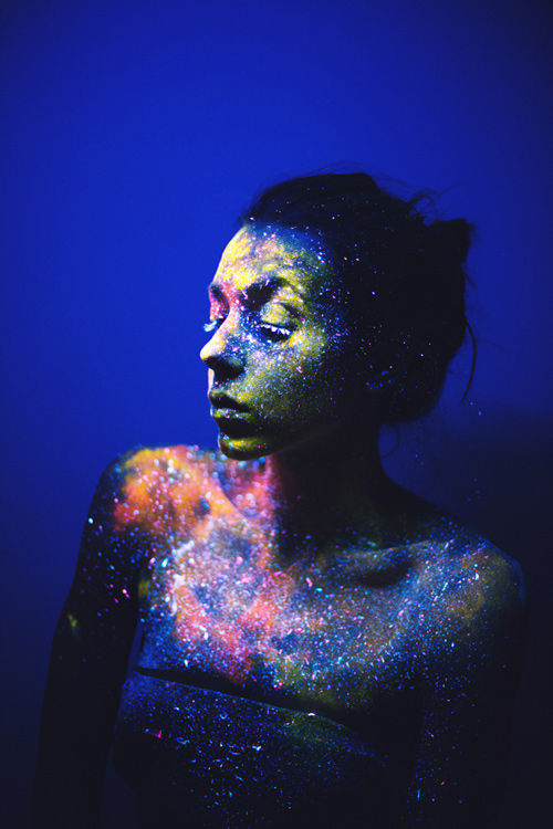 Daria Khoroshavina Black light photography