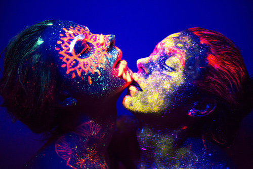 Daria Khoroshavina Black light photography