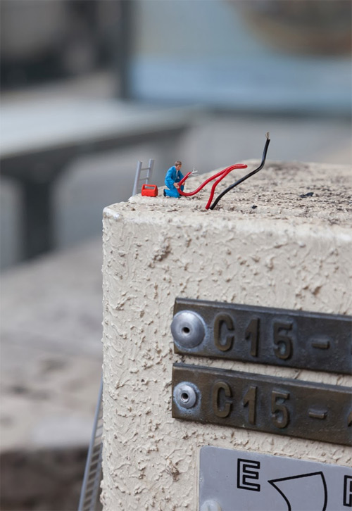 Slinkachu miniature street art featured