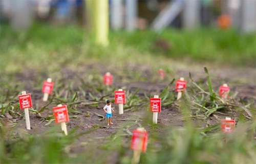 Slinkachu miniature street art featured