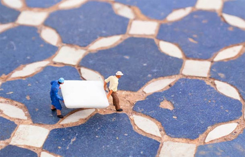 Slinkachu miniature street art featured