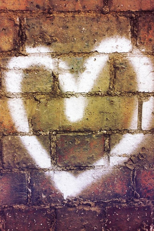 graffiti heart 4s wallpaper
