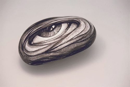 one-eye stone drawing DZO Olivier featured