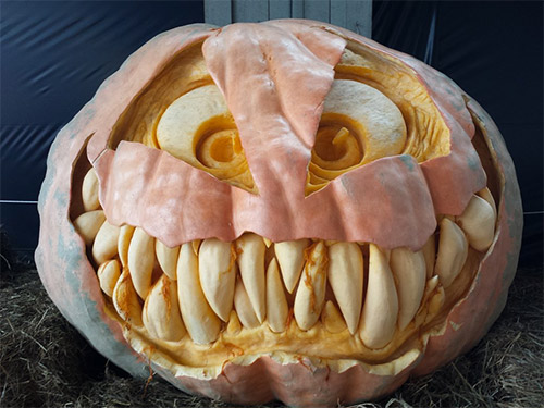 scary pumpkin carving